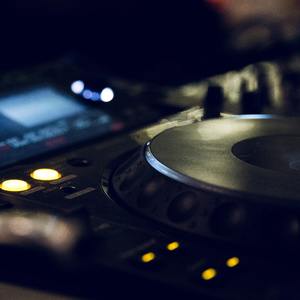 高圆圆穿透明泳装
